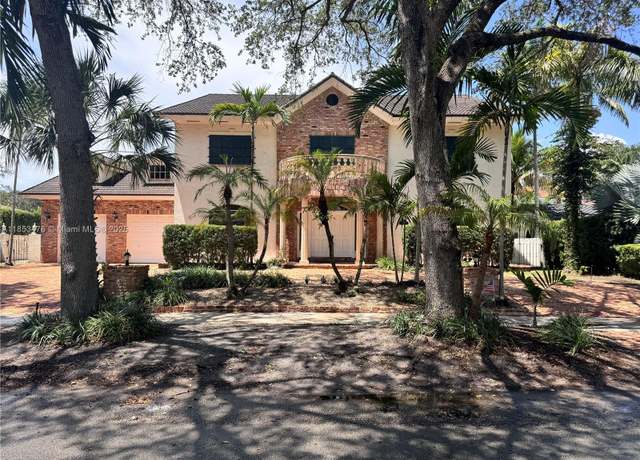 Property at 7235 S Prestwick Pl, Miami Lakes, FL 33014, 4 beds, 4 baths
