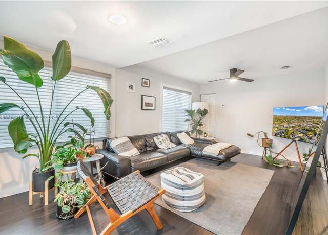 Property at 1091 NE 36th St, Oakland Park, FL 33334, 2 beds, 1 bath