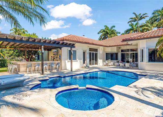 Property at 2523 Monterey Ct, Weston, FL 33327, 6 beds, 4.5 baths