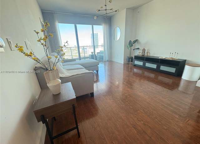 Property at 90 SW 3rd St #2010, Miami, FL 33130, 1 bed, 1 bath