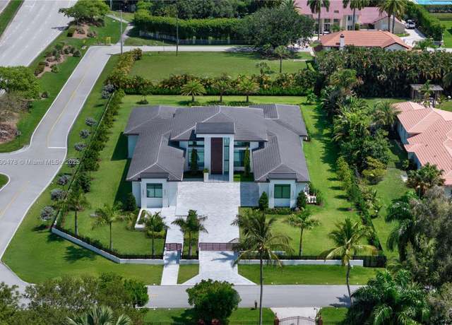 Property at 12331 SW 2nd St, Plantation, FL 33325, 4 beds, 4.5 baths