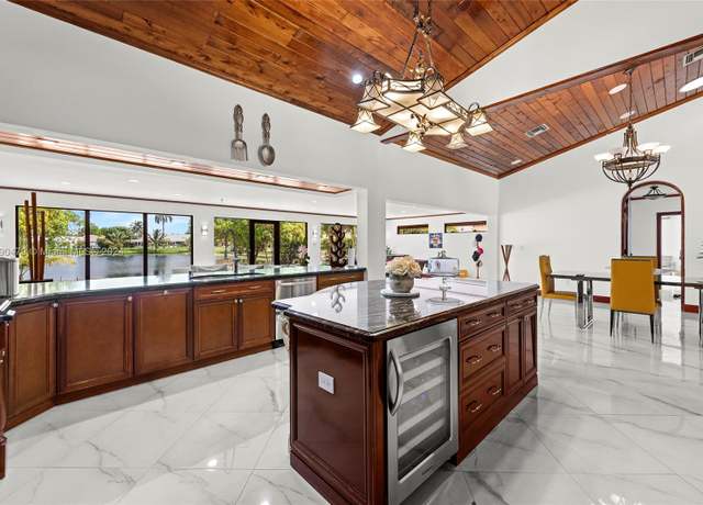 Property at 19440 Royal Birkdale Dr, Hialeah, FL 33015, 5 beds, 3.5 baths