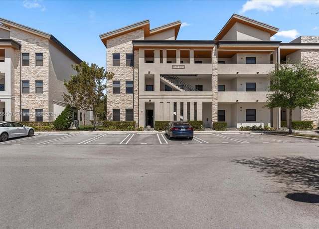 Property at 8031 NW 104th Ave #31, Doral, FL 33178, 3 beds, 2 baths