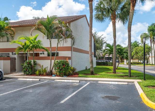 Property at 4270 SW 70th Ter, Davie, FL 33314, 2 beds, 1.5 baths