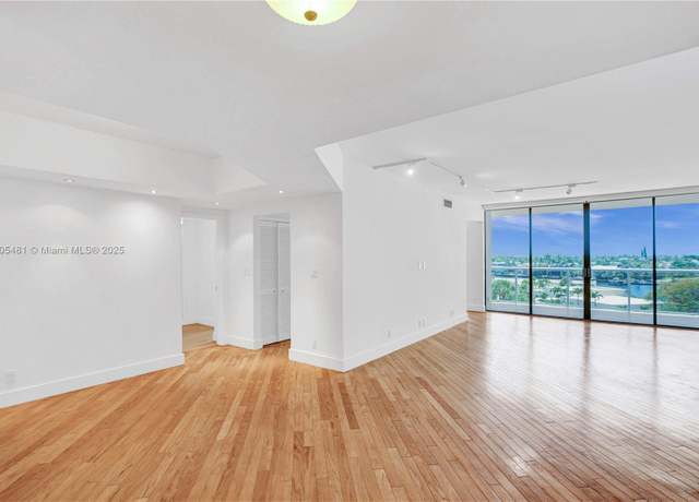 Property at 20281 E Country Club Dr #412, Aventura, FL 33180, 2 beds, 2 baths