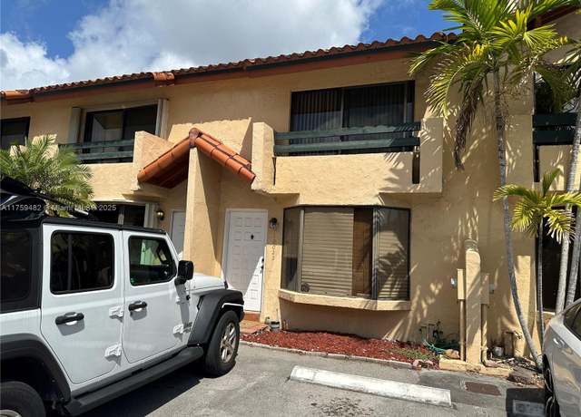 Property at 10023 SW 77th Ct, Miami, FL 33156, 2 beds, 2.5 baths