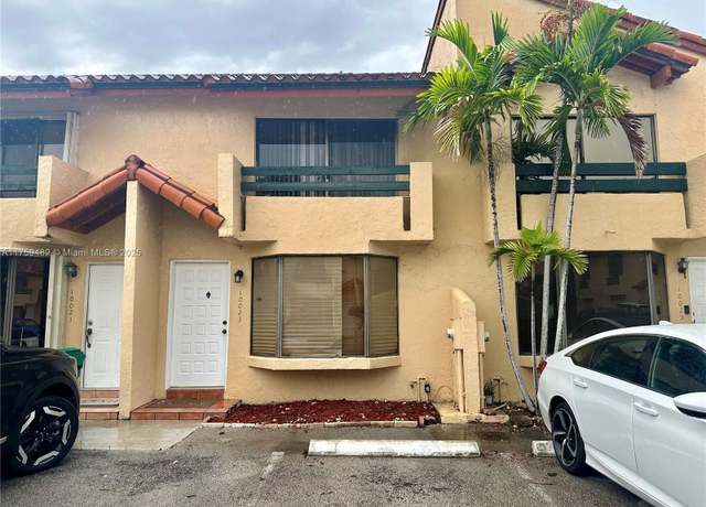 Property at 10023 SW 77th Ct, Miami, FL 33156, 2 beds, 2.5 baths
