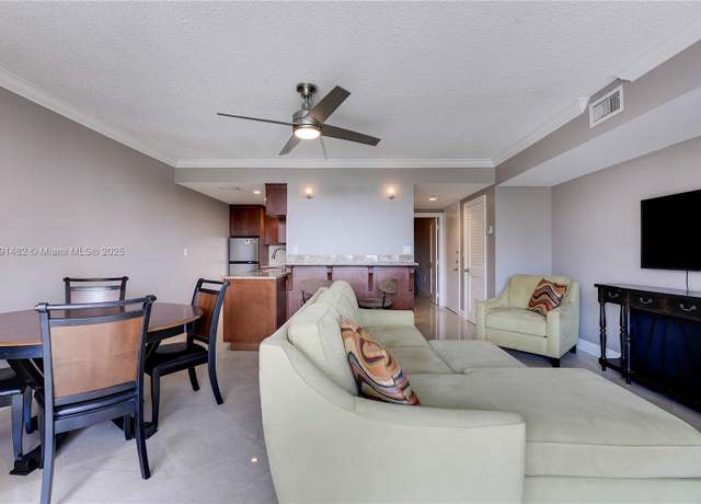 Property at 15 S Golfview Rd #302, Lake Worth, FL 33460, 1 bed, 1 bath