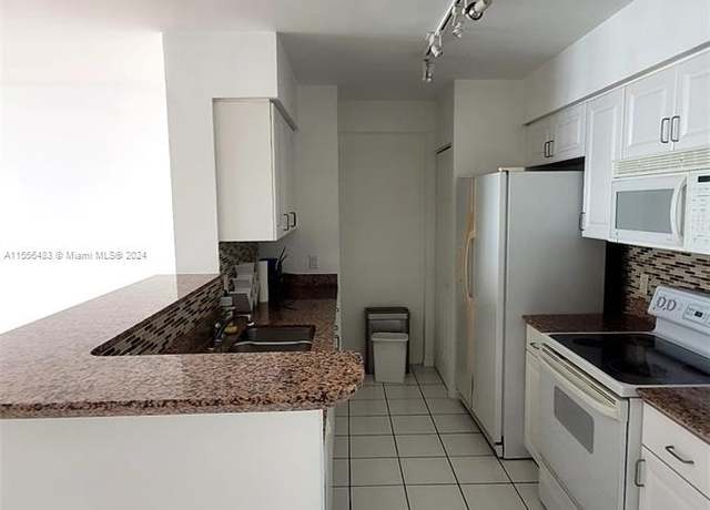 Property at 1155 Brickell Bay Dr #2805, Miami, FL 33131, 1 bed, 1 bath