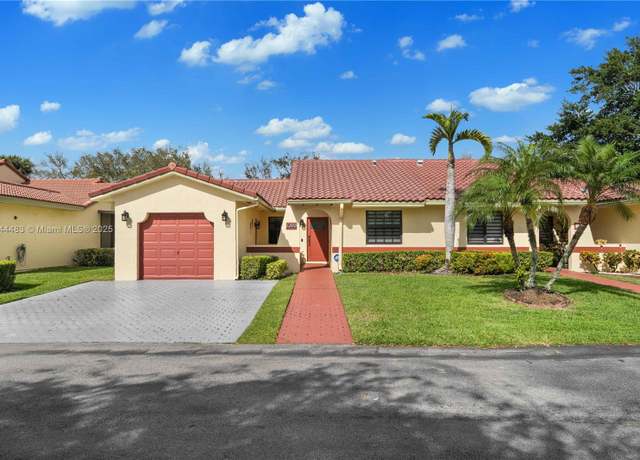 Property at 9555 Toledo Ln, Davie, FL 33324, 2 beds, 2 baths