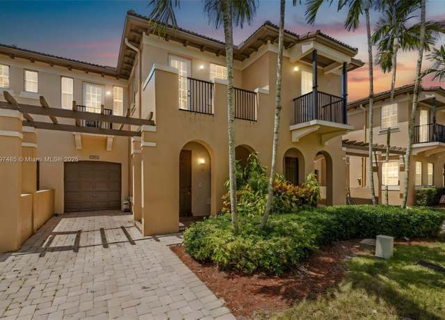 Property at 8706 Blaze Ct, Davie, FL 33328, 3 beds, 2.5 baths