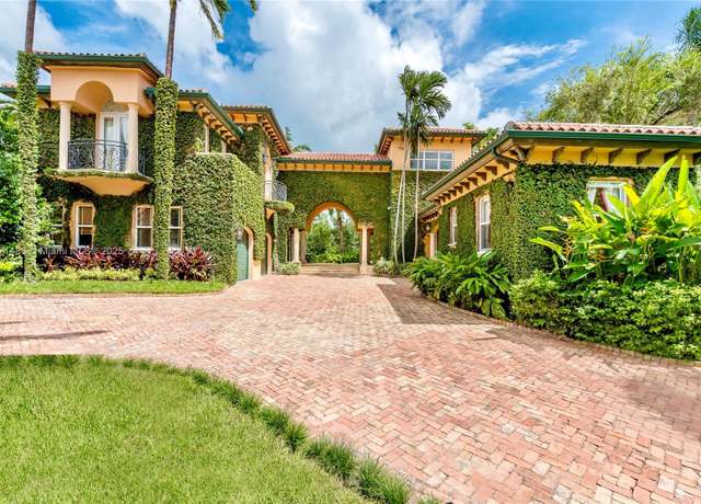 Property at 104 Paloma Dr, Coral Gables, FL 33143, 7 beds, 6.5 baths