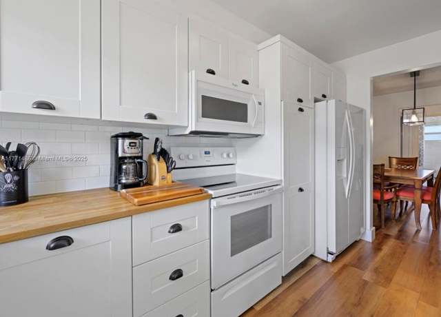 Property at 161 NE 10th Ave Unit 15A, Hallandale Beach, FL 33009, 1 bed, 1 bath