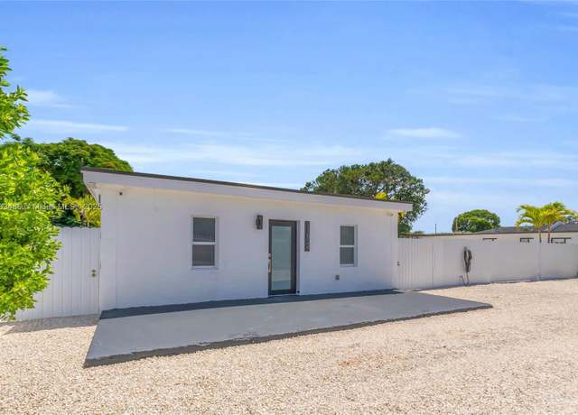 Property at 11824 SW 220th St, Miami, FL 33170, 5 beds, 3 baths
