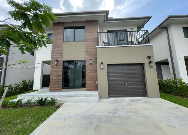 Property at 302 NW 11th Ct, Florida City, FL 33034, 5 beds, 4.5 baths