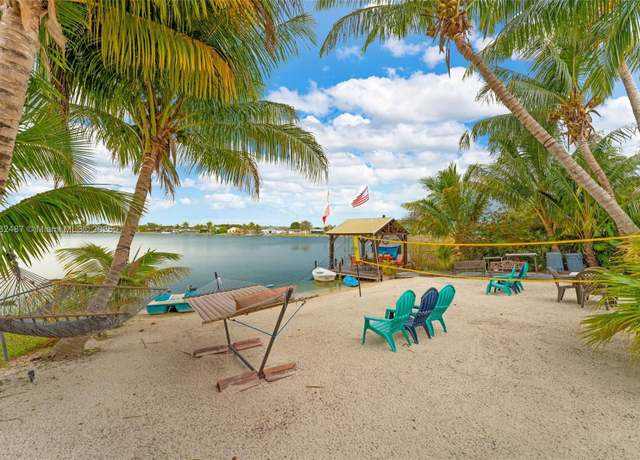 Property at 15022 SW 67th Ln, Miami, FL 33193, 5 beds, 3 baths