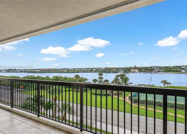 Property at 19670 Beach Rd Unit D514, Jupiter, FL 33469, 3 beds, 2.5 baths