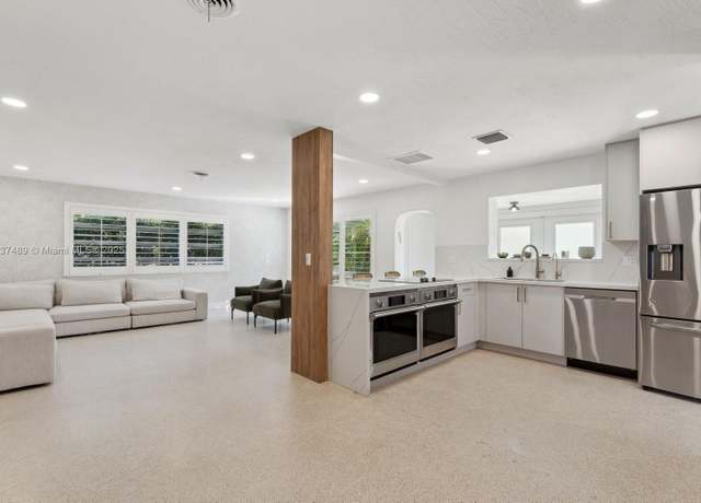 Property at 951 Buchanan St, Hollywood, FL 33019, 5 beds, 4.5 baths