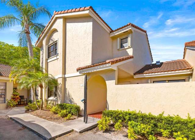 Property at 6538 NW 170th Ln, Hialeah, FL 33015, 3 beds, 2 baths