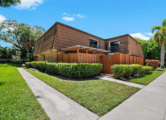 Property at 9112A SW 20th St, Davie, FL 33324, 3 beds, 2.5 baths