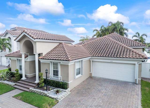 Property at 15101 SW 136th Pl, Miami, FL 33186, 4 beds, 3.5 baths
