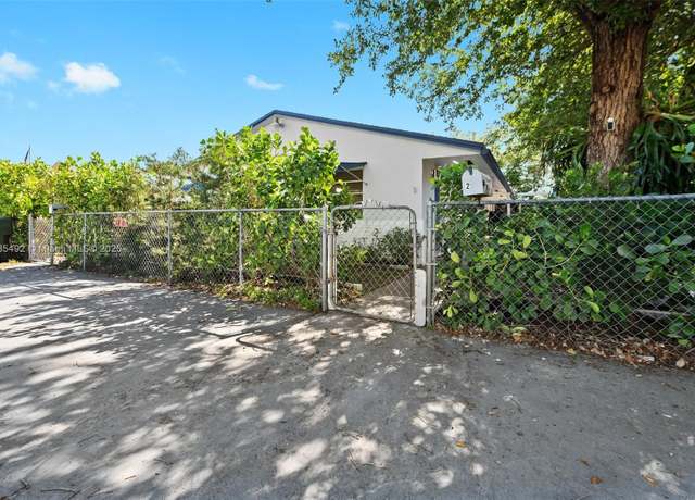 Property at 5120 SW 26th Ave, Dania Beach, FL 33312, 6 beds, 4 baths