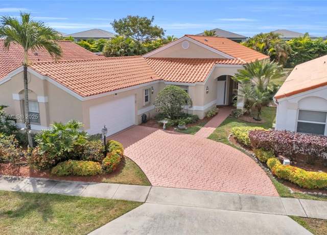 Property at 8490 Nadmar Ave, Boca Raton, FL 33434, 3 beds, 2.5 baths