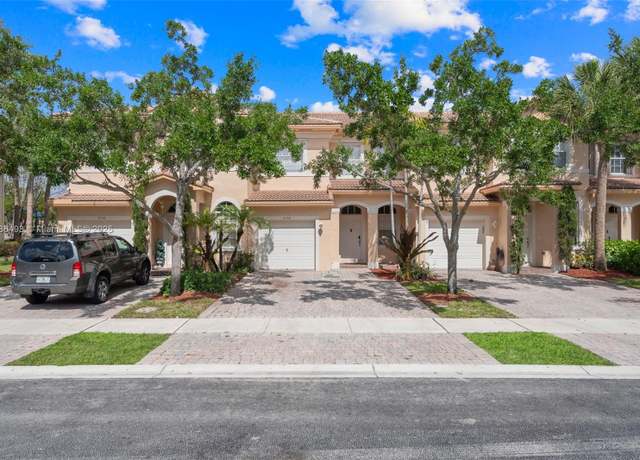 Property at 2736 SW 84th Ter #102, Miramar, FL 33025, 3 beds, 2.5 baths