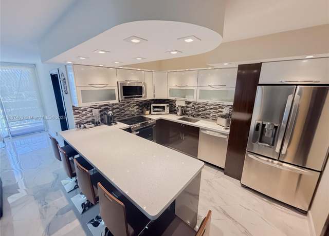 Property at 231 174th St #1505, Sunny Isles Beach, FL 33160, 1 bed, 1.5 baths
