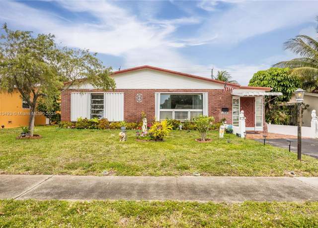 Property at 1706 N 45th Ave, Hollywood, FL 33021, 3 beds, 3 baths