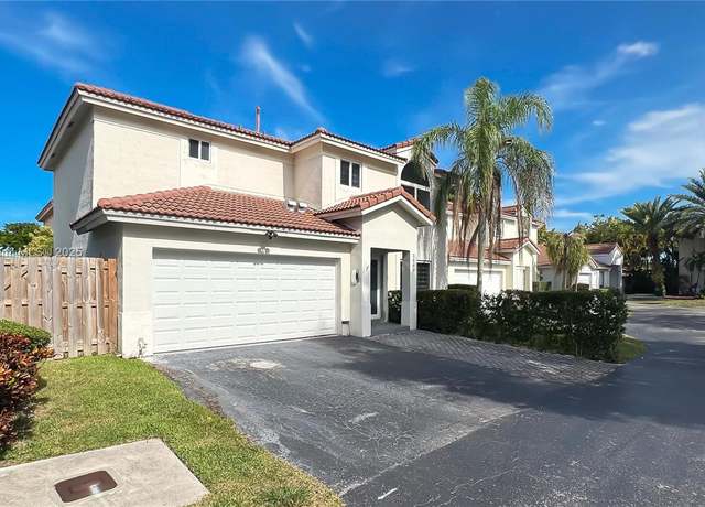 Property at 5585 NW 102nd Pl, Doral, FL 33178, 4 beds, 2.5 baths