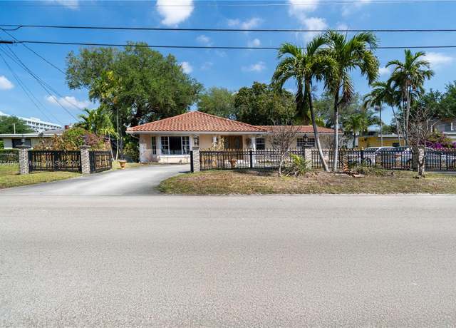 Property at 85 NW 165th St, Miami, FL 33169, 4 beds, 4 baths