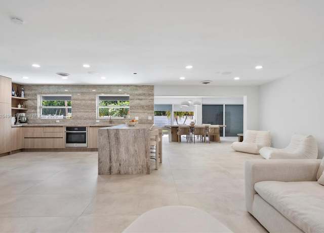 Property at 417 N Highland Dr, Hollywood, FL 33021, 3 beds, 2 baths