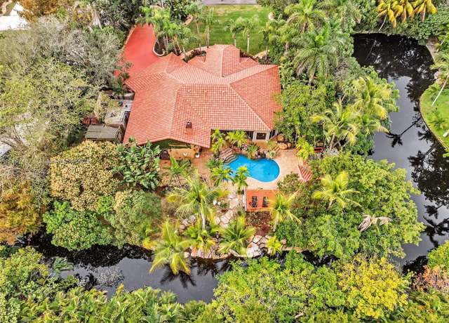 Property at 2350 SW 106th Way, Davie, FL 33324, 3 beds, 2.5 baths