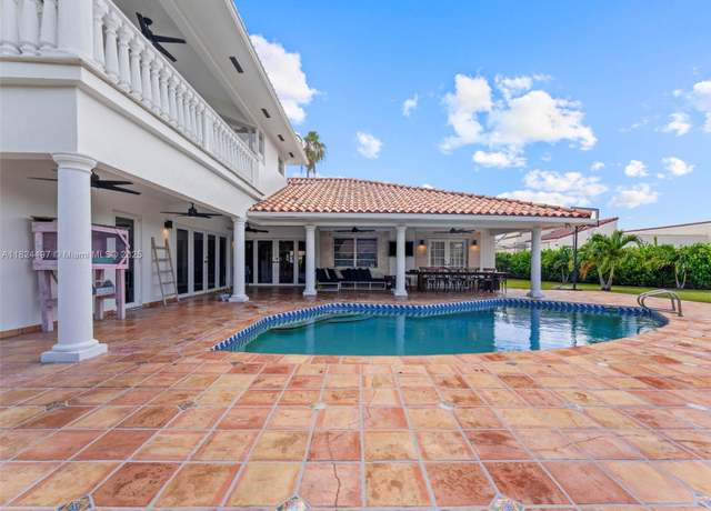 Property at 1851 SW 126th Ct, Miami, FL 33175, 6 beds, 4.5 baths