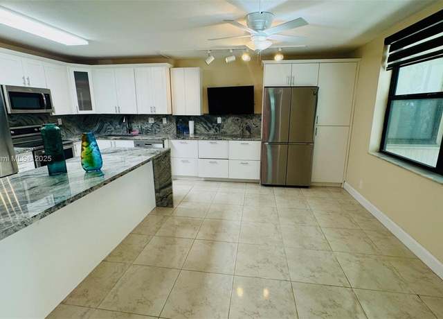 Property at 20381 NE 30th Ave Unit 118-7, Aventura, FL 33180, 3 beds, 2 baths