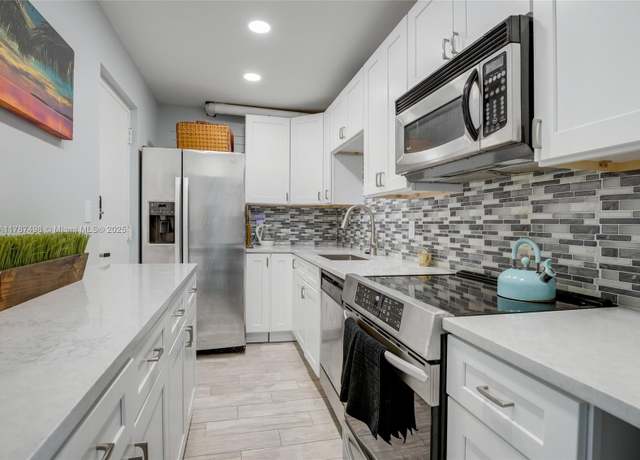 Property at 1500 Presidential Way #505, West Palm Beach, FL 33401, 2 beds, 2 baths
