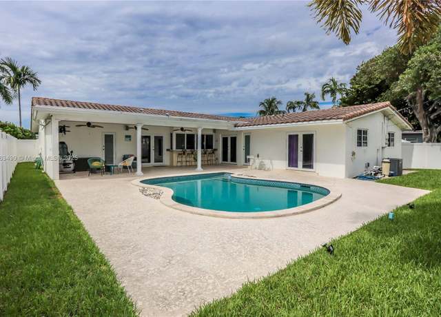Property at 1015 S 13th Ave, Hollywood, FL 33019, 4 beds, 3 baths