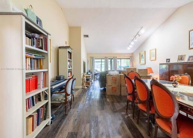 Property at 370 Fairway Cir #13, Weston, FL 33326, 3 beds, 2 baths