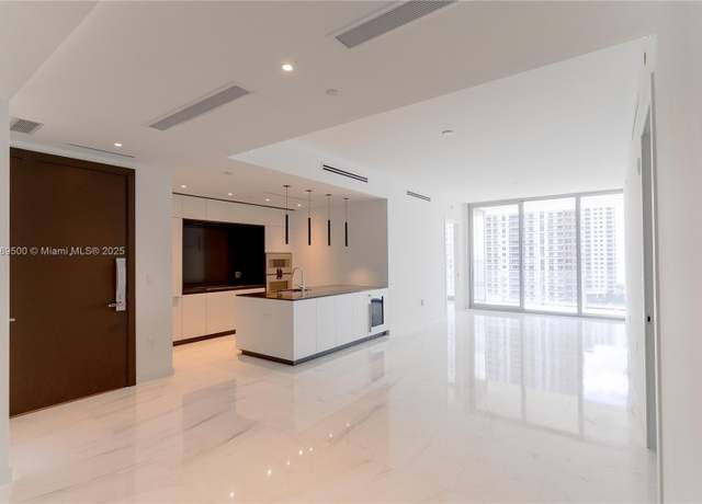 Property at 300 Biscayne Blvd Way #1102, Miami, FL 33131, 2 beds, 3.5 baths