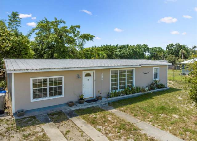 Property at 1934 SW 2nd Ave SW, Vero Beach, FL 32962, 3 beds, 1.5 baths