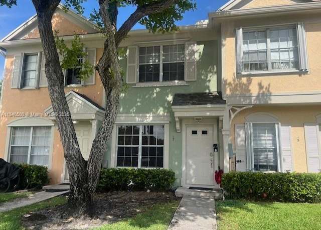 Property at 17 Simonton Cir #17, Weston, FL 33326, 2 beds, 1.5 baths