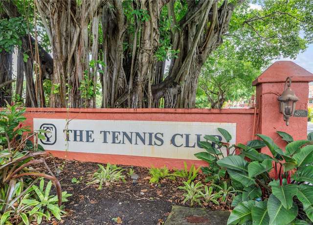 Property at 620 Tennis Club Dr #111, Fort Lauderdale, FL 33311, 3 beds, 2.5 baths