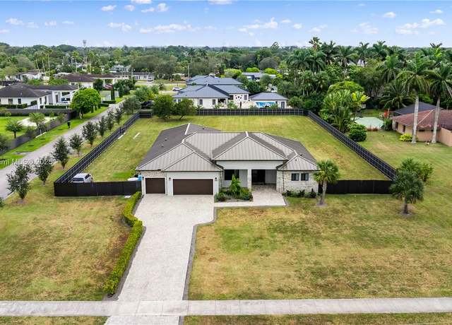 Property at 17300 SW 296th St, Homestead, FL 33030, 5 beds, 4 baths