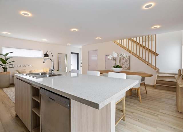 Property at 951 NW 12th St #3, Florida City, FL 33034, 3 beds, 2.5 baths
