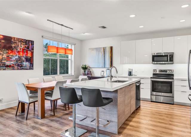 Property at 4471 Foxtail Ln, Weston, FL 33331, 4 beds, 2.5 baths