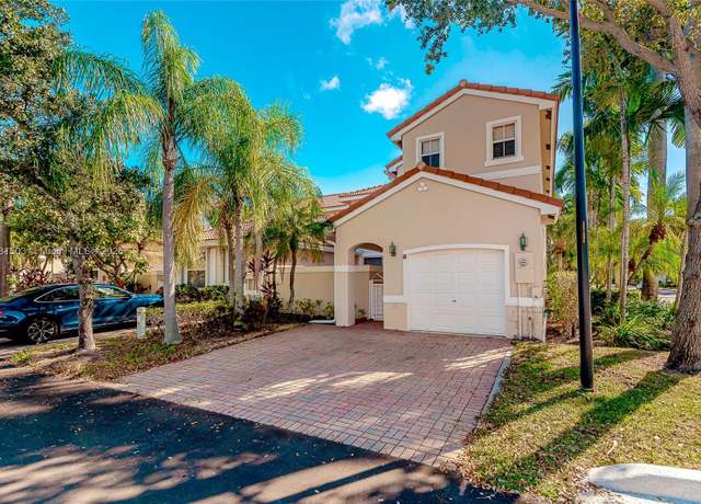 Property at 1094 Redwood St Unit ., Hollywood, FL 33019, 3 beds, 2.5 baths