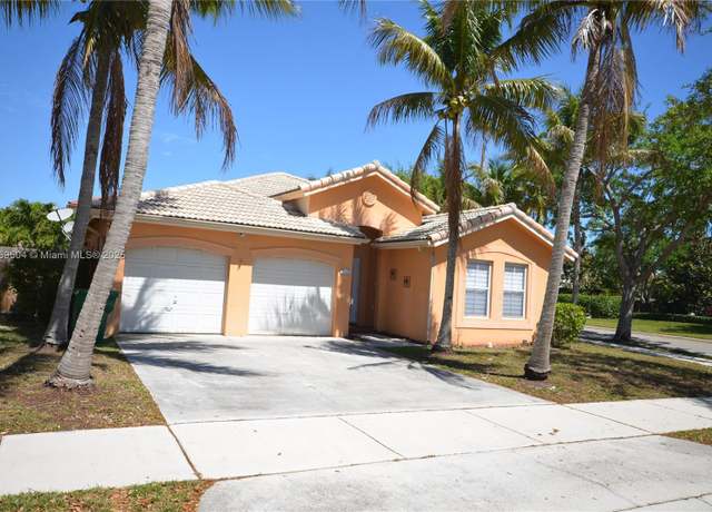 Property at 14065 S Cypress Cove Cir, Davie, FL 33325, 3 beds, 2.5 baths