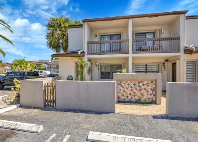Property at 10000 NW 41st St #25, Doral, FL 33178, 2 beds, 2.5 baths