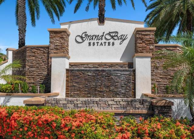 Property at 10023 NW 89th Ter, Doral, FL 33178, 4 beds, 3.5 baths